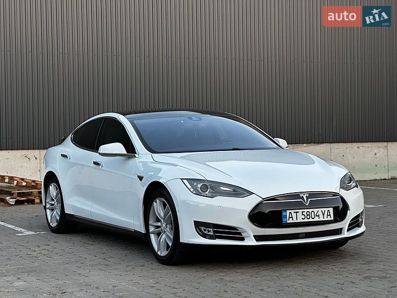 Лифтбек Tesla Model S 2015 в Тернополе