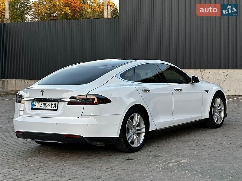 Лифтбек Tesla Model S 2015 в Тернополе