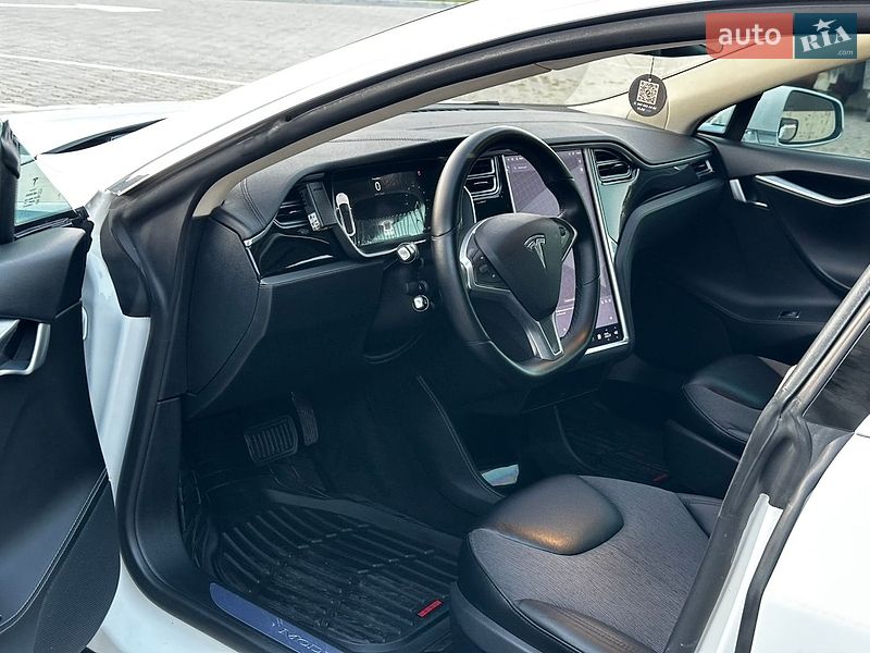 Лифтбек Tesla Model S 2015 в Тернополе