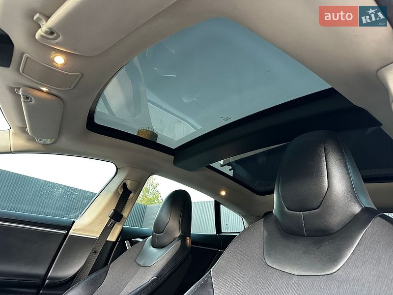 Лифтбек Tesla Model S 2015 в Тернополе