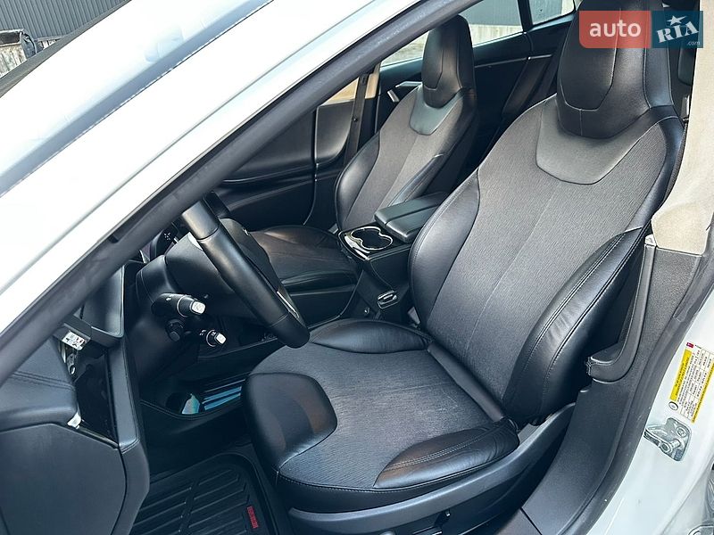 Лифтбек Tesla Model S 2015 в Тернополе