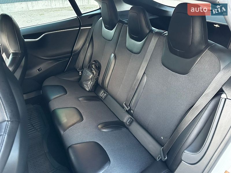 Лифтбек Tesla Model S 2015 в Тернополе