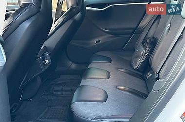 Лифтбек Tesla Model S 2015 в Тернополе