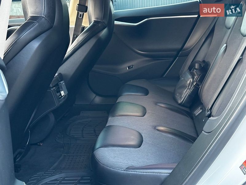 Лифтбек Tesla Model S 2015 в Тернополе