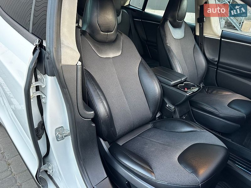 Лифтбек Tesla Model S 2015 в Тернополе