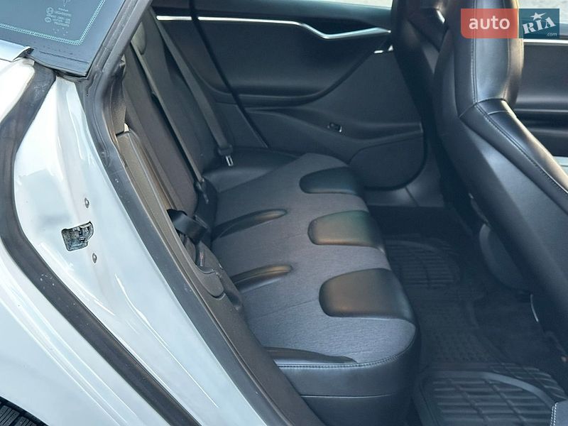 Лифтбек Tesla Model S 2015 в Тернополе