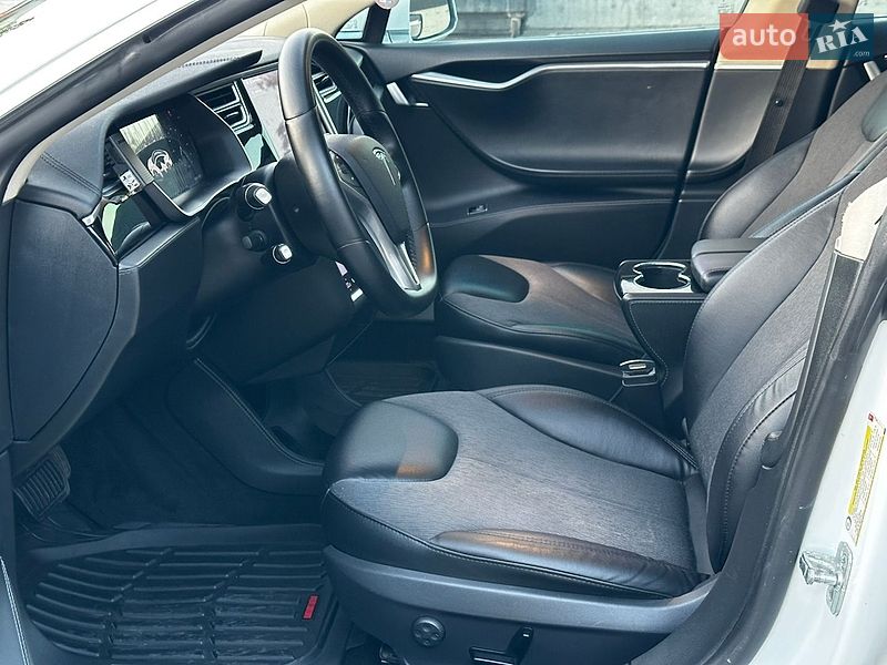 Лифтбек Tesla Model S 2015 в Тернополе