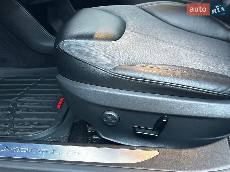 Лифтбек Tesla Model S 2015 в Тернополе