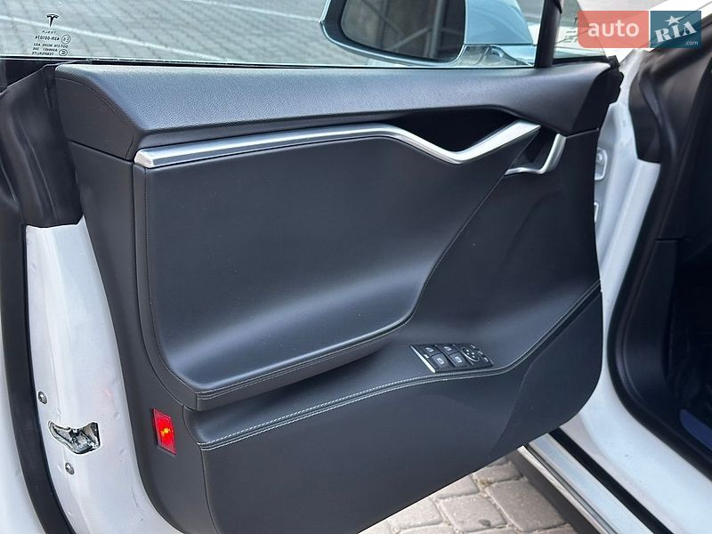 Лифтбек Tesla Model S 2015 в Тернополе