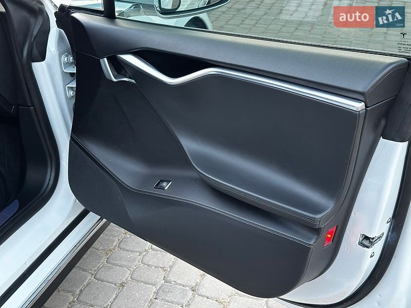 Лифтбек Tesla Model S 2015 в Тернополе