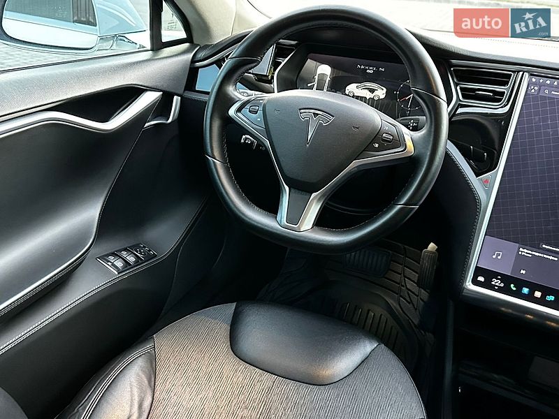Лифтбек Tesla Model S 2015 в Тернополе