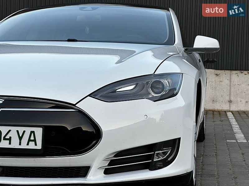 Лифтбек Tesla Model S 2015 в Тернополе