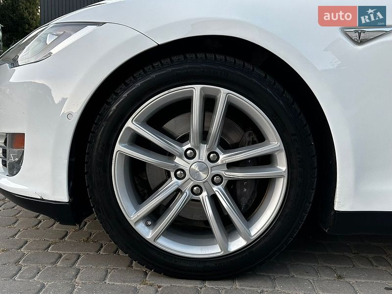 Лифтбек Tesla Model S 2015 в Тернополе