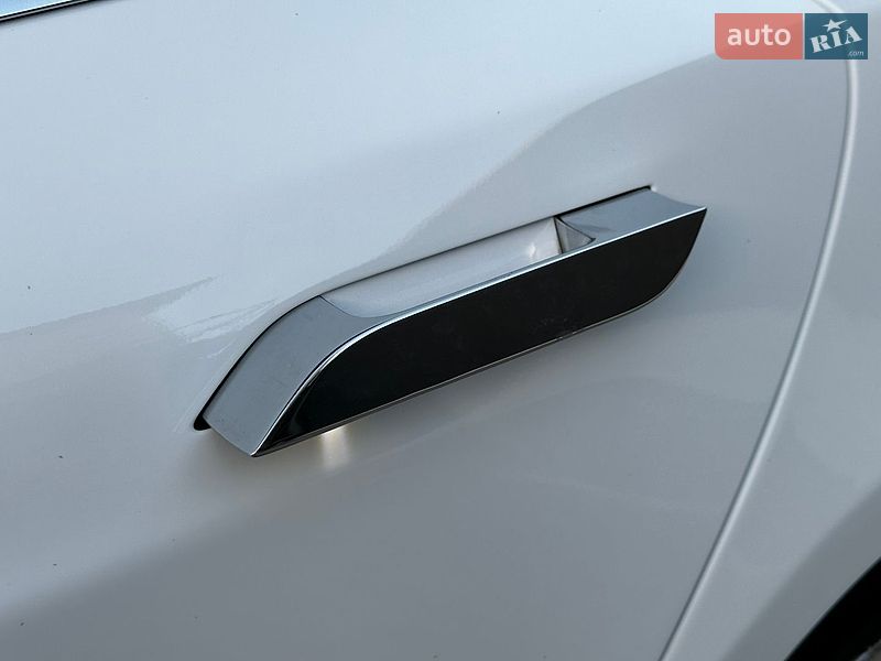 Лифтбек Tesla Model S 2015 в Тернополе