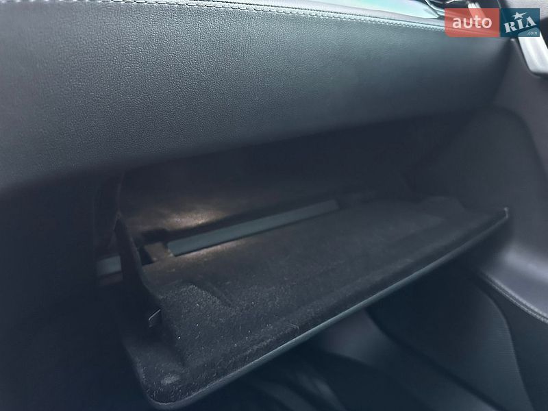Лифтбек Tesla Model S 2015 в Тернополе