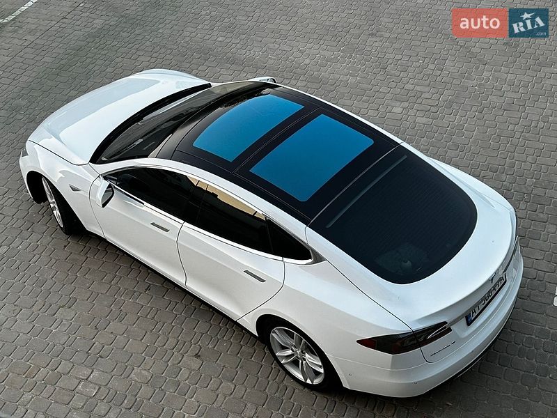 Лифтбек Tesla Model S 2015 в Тернополе