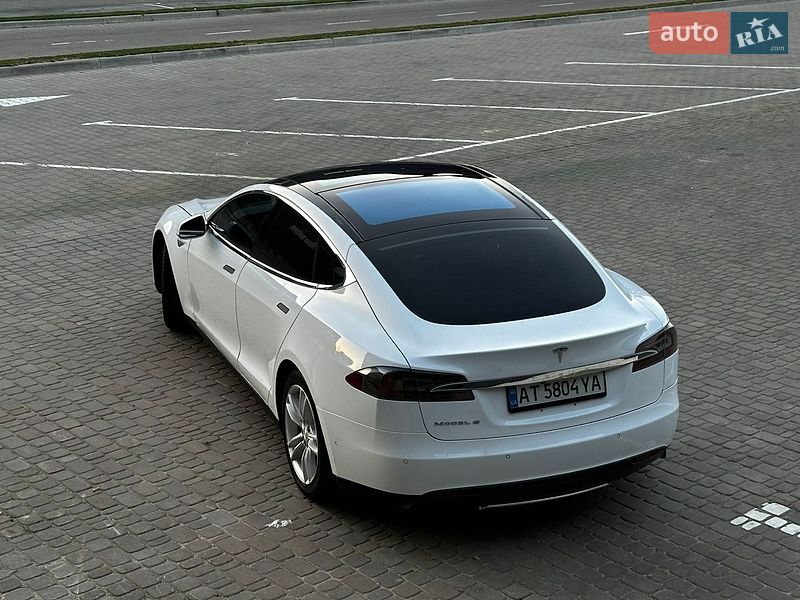 Лифтбек Tesla Model S 2015 в Тернополе