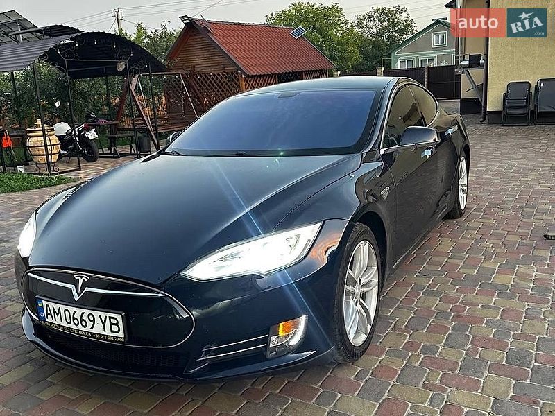 Лифтбек Tesla Model S 2014 в Житомире Лифтбек Tesla Model S 2014 в Житомире
