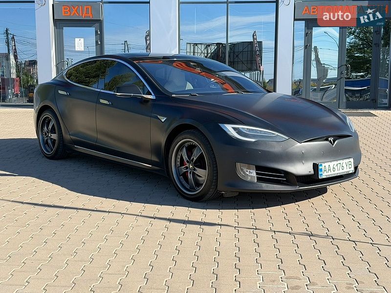 Лифтбек Tesla Model S 2016 в Киеве