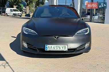 Лифтбек Tesla Model S 2016 в Киеве