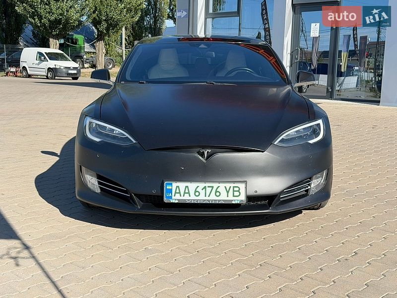 Лифтбек Tesla Model S 2016 в Киеве