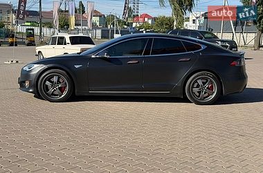 Лифтбек Tesla Model S 2016 в Киеве