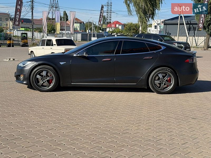 Лифтбек Tesla Model S 2016 в Киеве