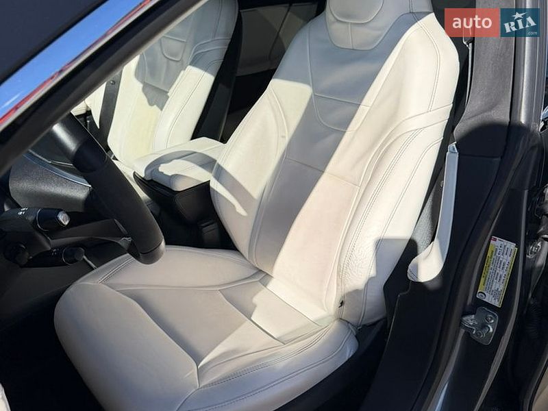 Лифтбек Tesla Model S 2016 в Киеве
