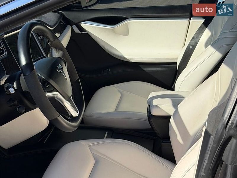 Лифтбек Tesla Model S 2016 в Киеве