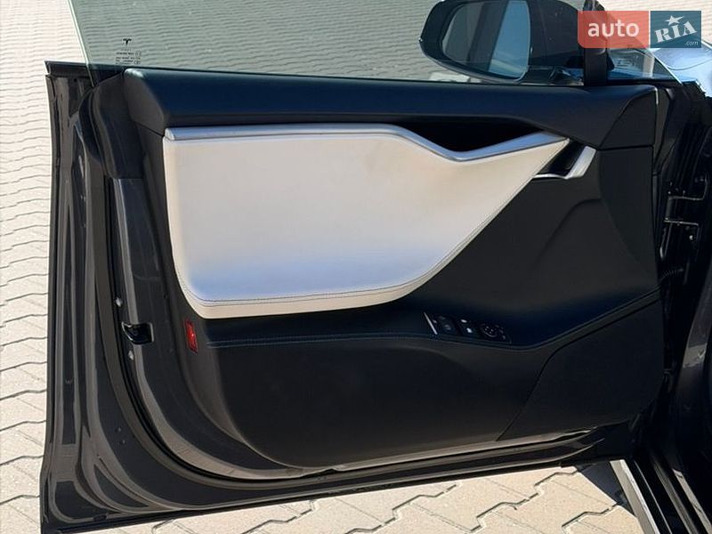 Лифтбек Tesla Model S 2016 в Киеве