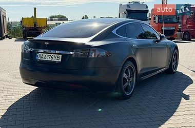Лифтбек Tesla Model S 2016 в Киеве