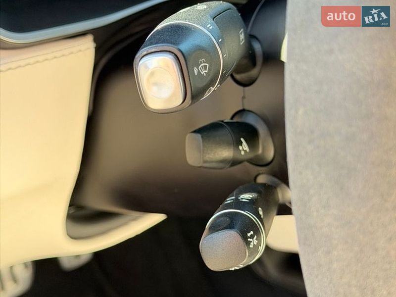 Лифтбек Tesla Model S 2016 в Киеве