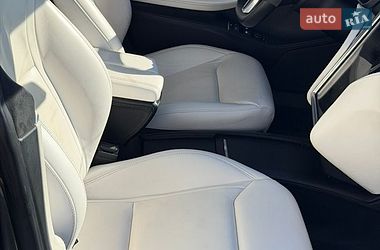 Лифтбек Tesla Model S 2016 в Киеве