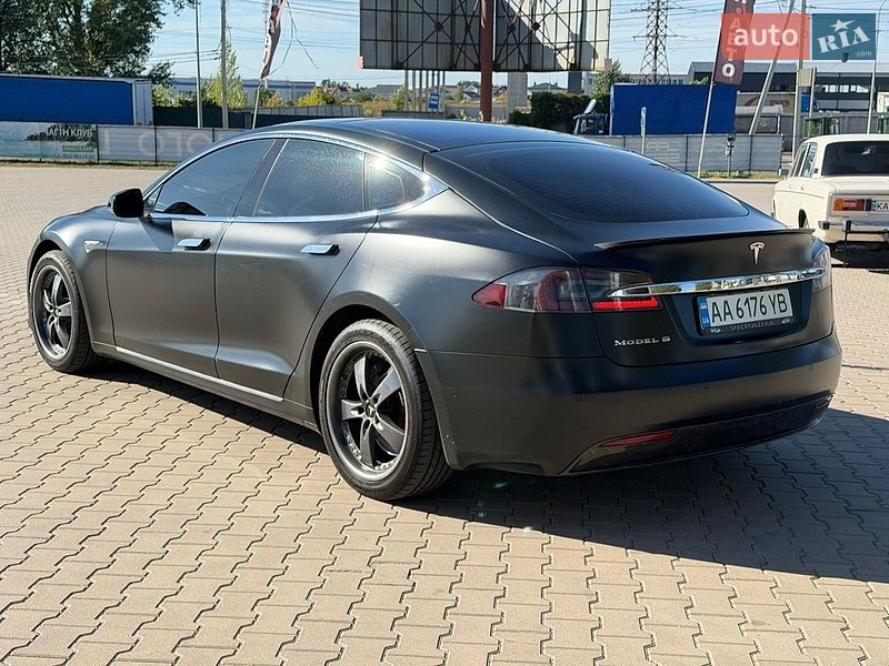 Лифтбек Tesla Model S 2016 в Киеве