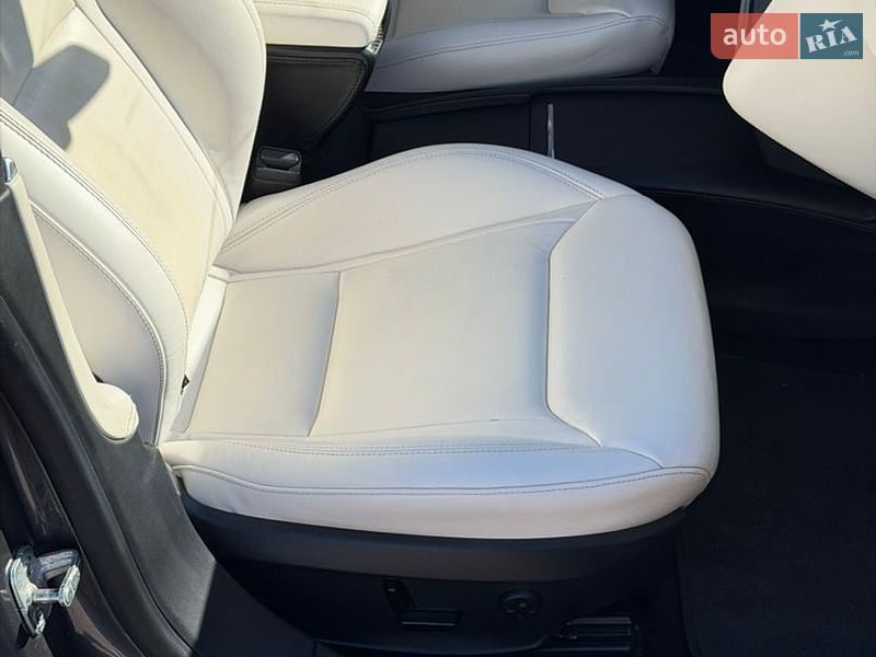Лифтбек Tesla Model S 2016 в Киеве