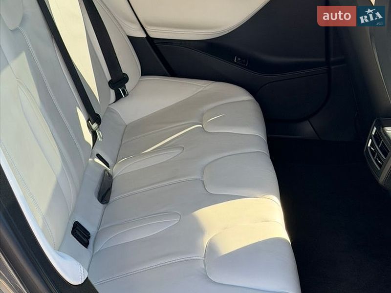 Лифтбек Tesla Model S 2016 в Киеве