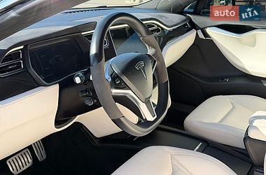 Лифтбек Tesla Model S 2016 в Киеве