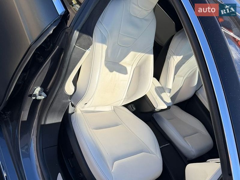 Лифтбек Tesla Model S 2016 в Киеве