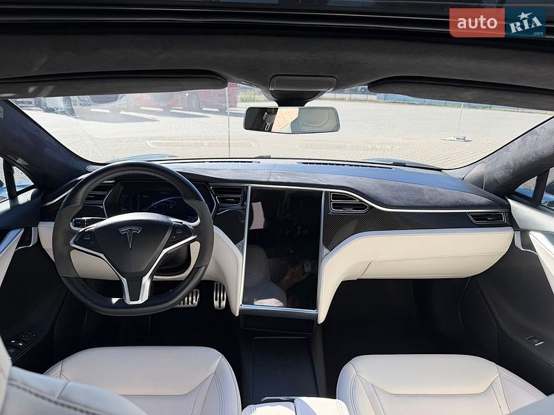 Лифтбек Tesla Model S 2016 в Киеве