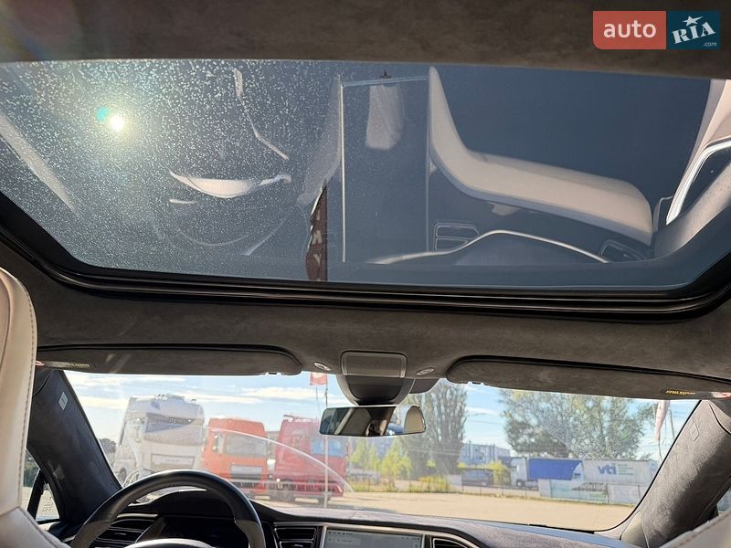 Лифтбек Tesla Model S 2016 в Киеве