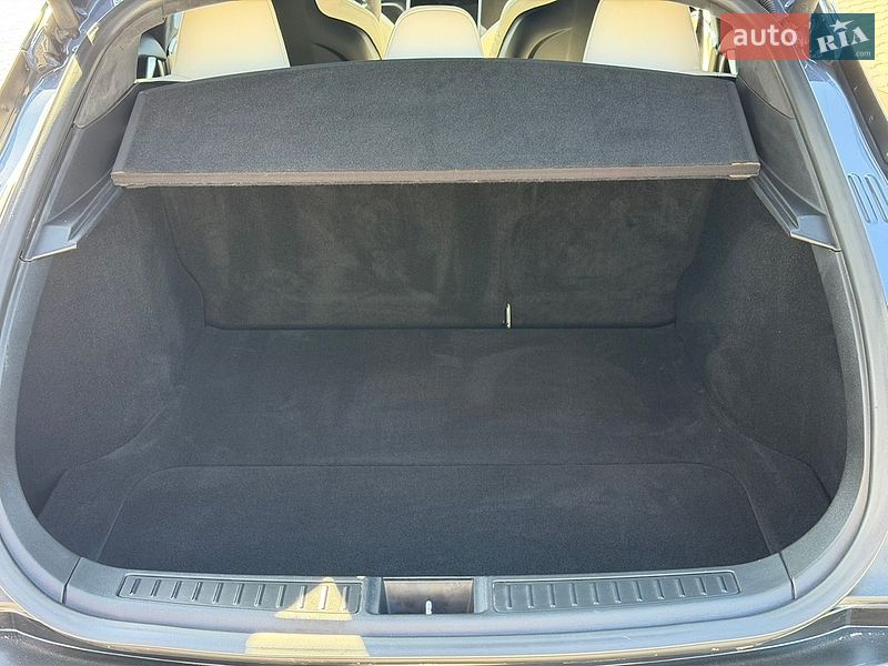 Лифтбек Tesla Model S 2016 в Киеве