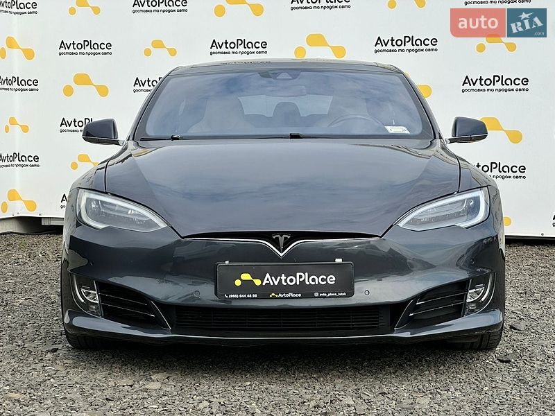 Лифтбек Tesla Model S 2016 в Луцке