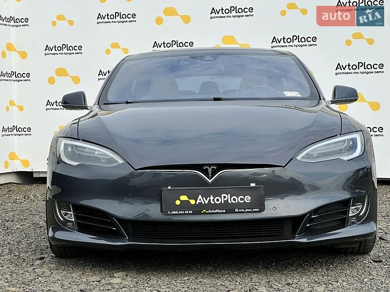 Лифтбек Tesla Model S 2016 в Луцке