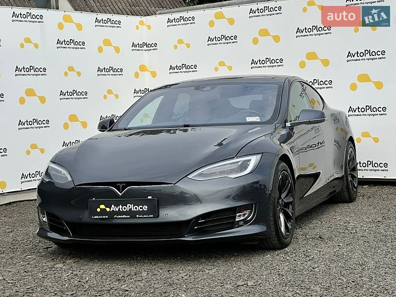Лифтбек Tesla Model S 2016 в Луцке