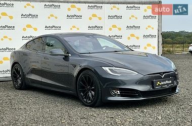 Лифтбек Tesla Model S 2016 в Луцке