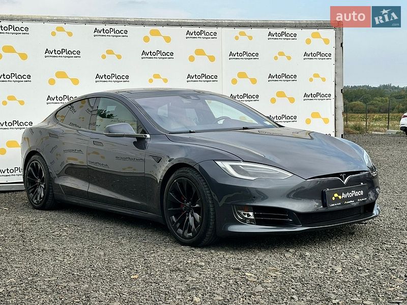 Лифтбек Tesla Model S 2016 в Луцке