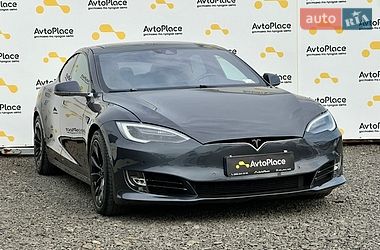 Лифтбек Tesla Model S 2016 в Луцке