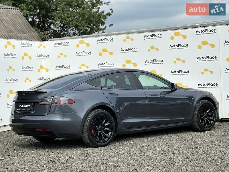 Лифтбек Tesla Model S 2016 в Луцке