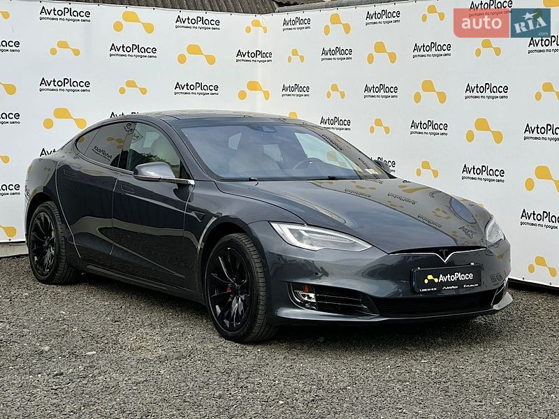 Лифтбек Tesla Model S 2016 в Луцке