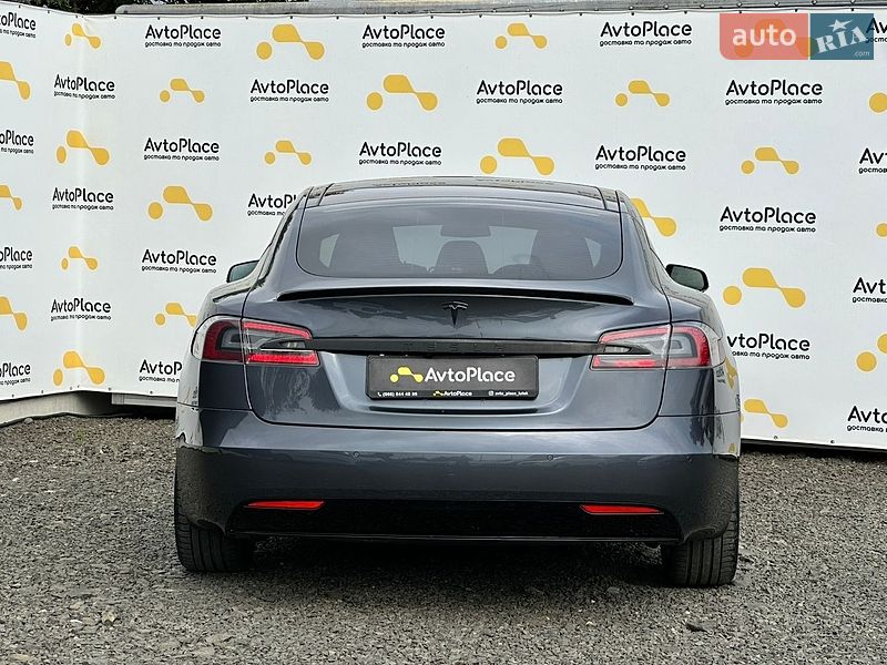 Лифтбек Tesla Model S 2016 в Луцке
